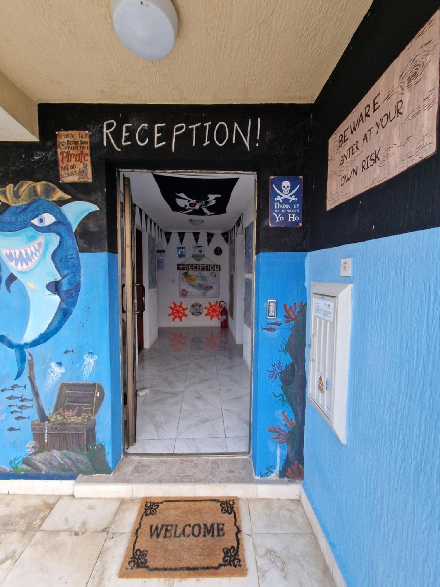 Pirate Backpackers Hostel Ulcinj Kültér fotó